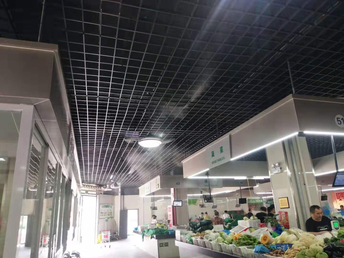 佳實農(nóng)貿(mào)市場用噴霧降溫作業(yè)效果圖