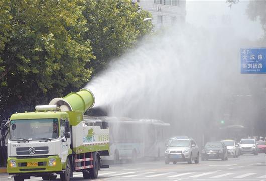 城市降塵需要噴霧加濕來幫助